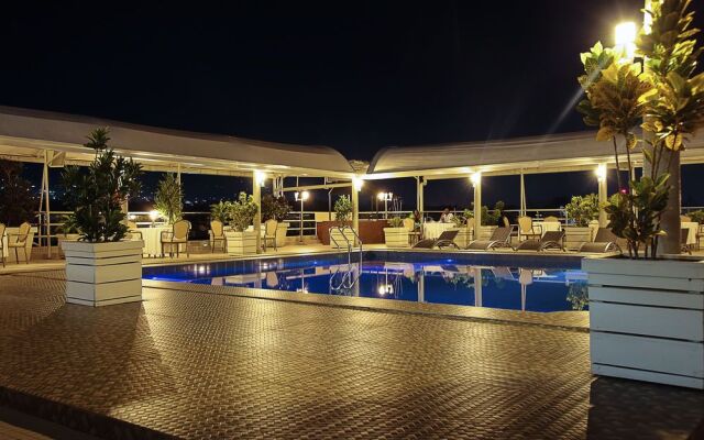 Le Panoramique Hotel by Celexon