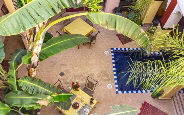 Riad Le Dromadaire Bleu by Weekome