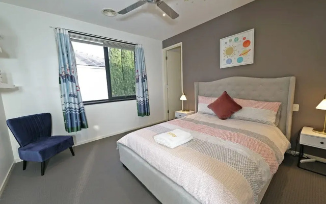 Luxury 7BRM Lakeside BigHouse Point Cook