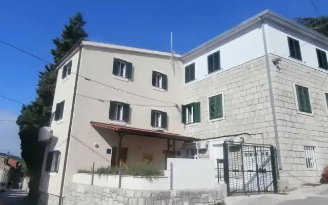 Apartments & Rooms Toni