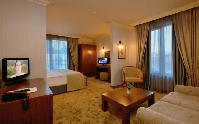Club Central Hotel