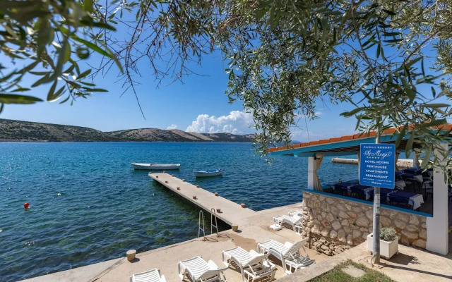 Beachfront Santa Maria 2 Apartment 3