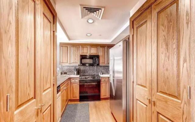 Ski, in Ski out 3 Bedroom Vacation Condo with Resort Amenities