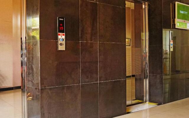Super OYO 91593 San San Rooms Gunung Putri Square