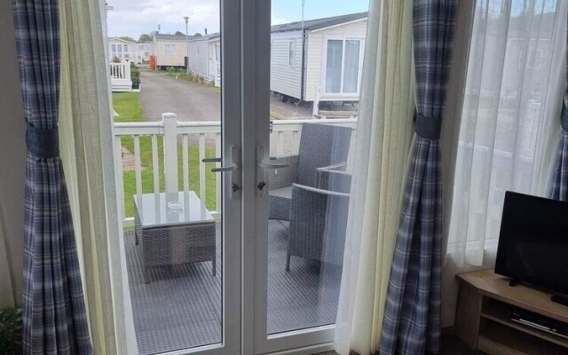 Stunning 2-bed Caravan in Prestatyn dog Friendly