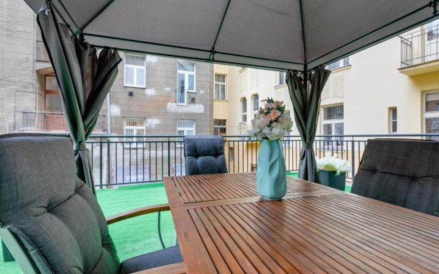 Luxury Riverside Apartments In The Center Of Prague