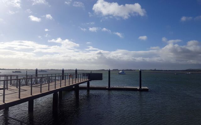Harbour View Motel and Water Front Apartments