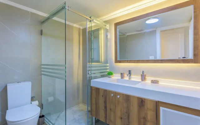 Crest - 3 Bedroom Apartment in Hamra