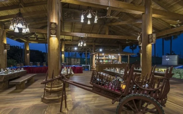 Famous Hotel Bagan 2