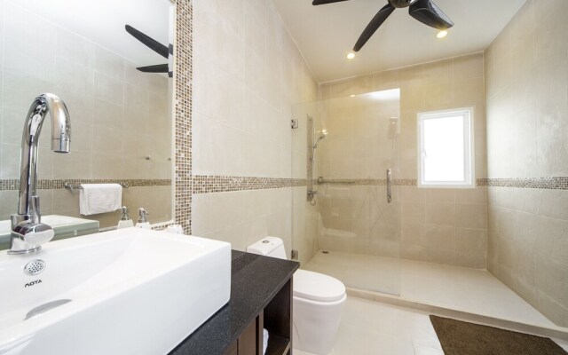 Villa Hin Fa 8 Bed Seaviews in Extensive Modern Grandeur