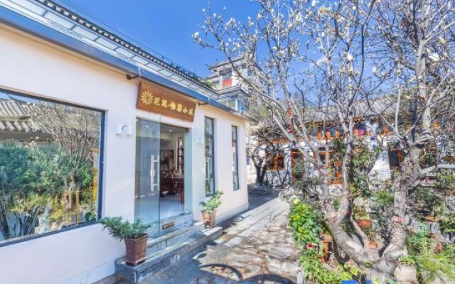 Yixin Courtyard hotel (Dali Ancient City South Gate)