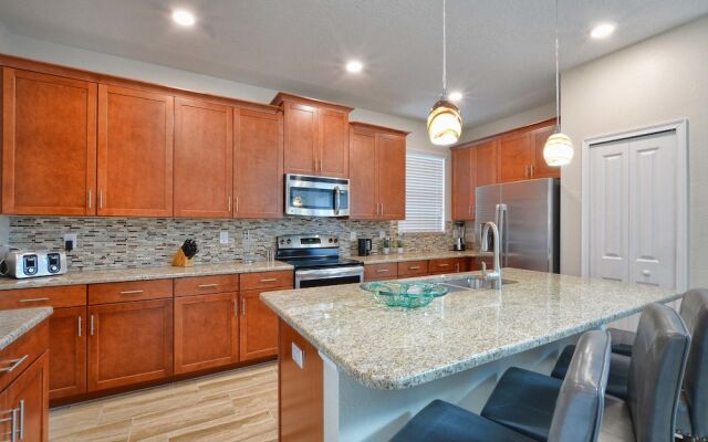 Storey Lake-5 Bedrooms home w/pool-1650ST
