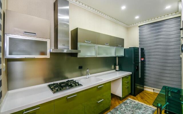 Super Deluxe Apartment on Nizami Street