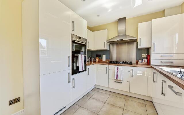 London Heathrow Living Holywell Serviced House C