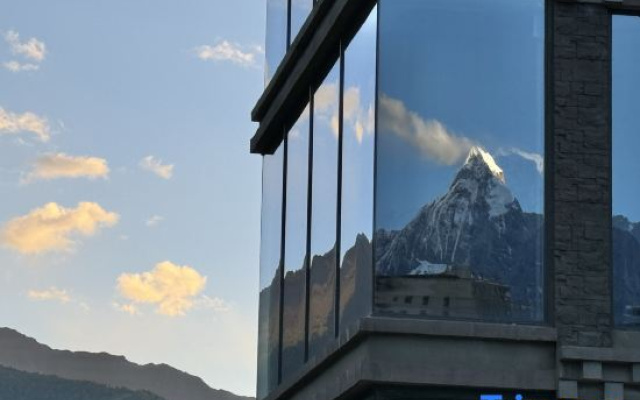 Four-Goddess Mountain Cloud View Fan's Lodging