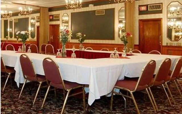 Red Carpet Inn & Suites