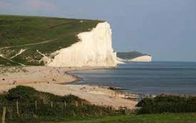 Inviting 5-bed House in Eastbourne