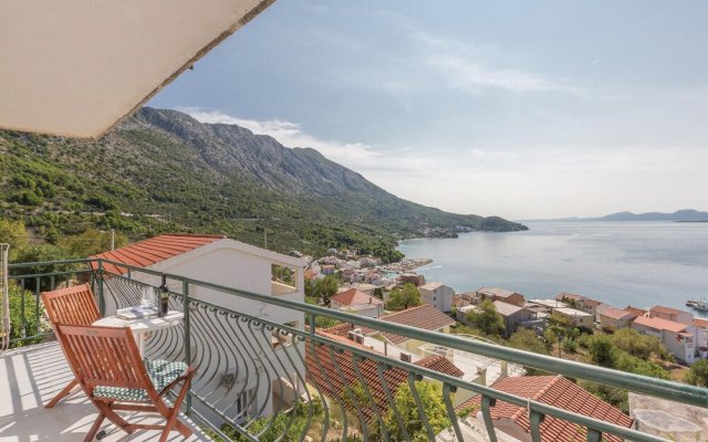 Amazing Home in Podgora with Hot Tub, WiFi & 4 Bedrooms