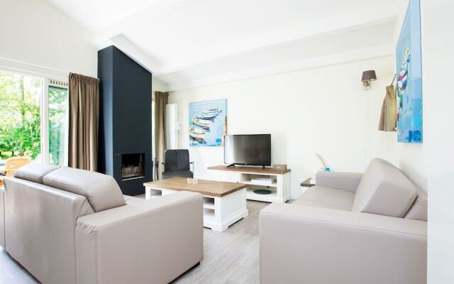 Restyled Holiday Home with Fireplace near Beach