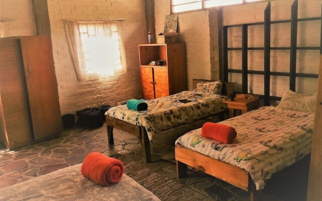 Stone Circle Lodge & Backpackers