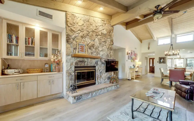 Sedona Home w/ Golf Course View & Pool Access!