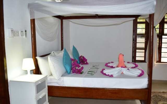 Room in Guest Room - Romantic Room With Access to Beach Ideal for 2 Guests, in Kigomani, Zanzibar