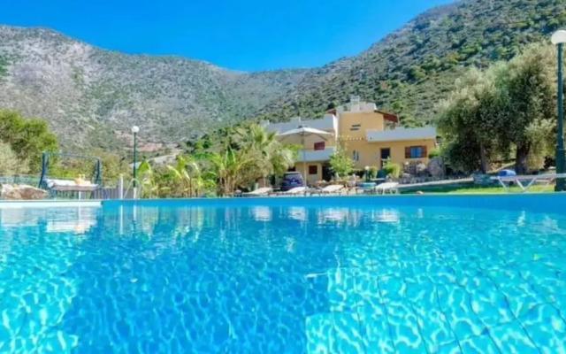 Luxurious Villa Kardi a Small Paradise