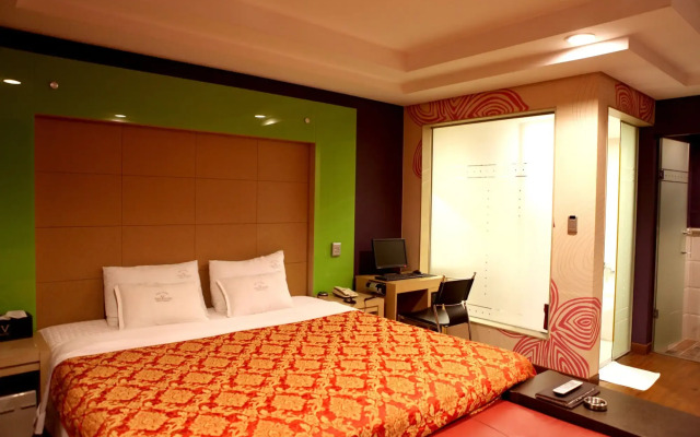 V Hotel