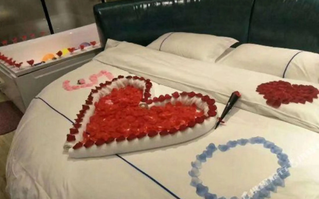 Xiyue Light Luxury Inn (Helong Gymnasium People's Hospital)