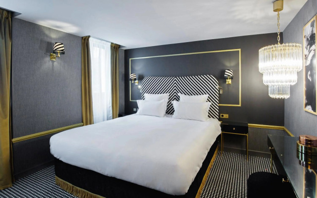 Snob Hotel