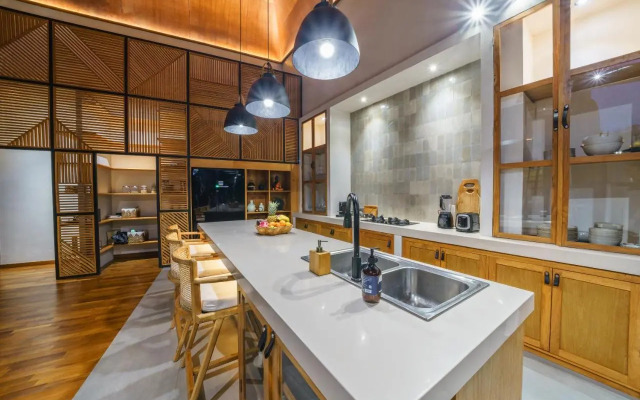 Villa Mango 3 - Amazing 4-bdr Villa in Berawa ! PERFECT LOCATION !