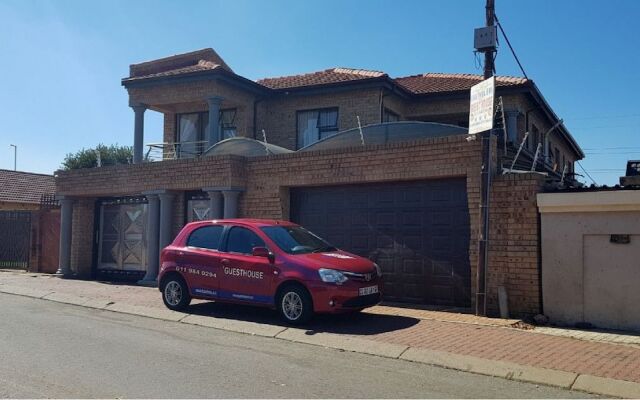 Ekuthuleni Guest House - Soweto
