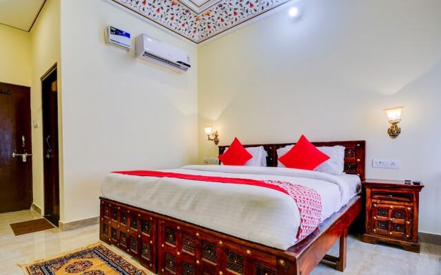 OYO 22287 Hotel Dev Palace