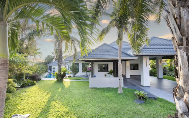 Villa Waree minutes to City and Beach