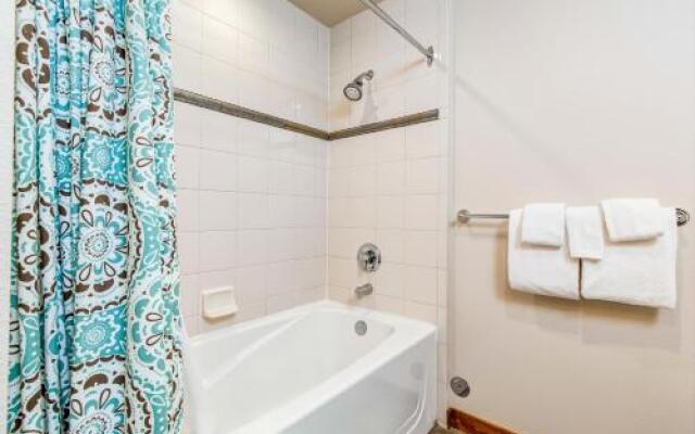 Eagle Springs East 101: Red-Wing Suite