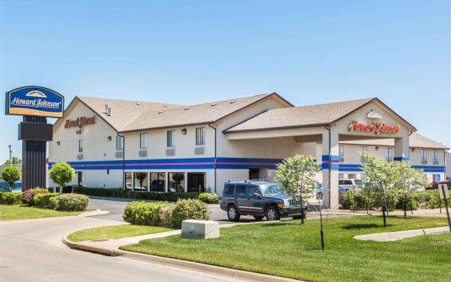 Howard Johnson by Wyndham Wichita Airport