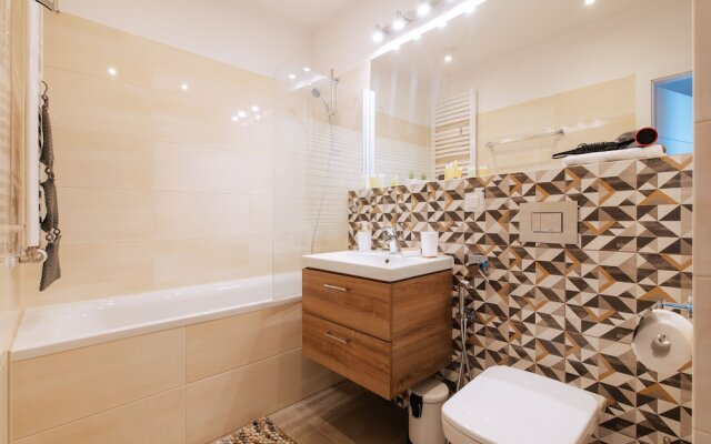 Warsaw Airport 3 Bedroom Apartment