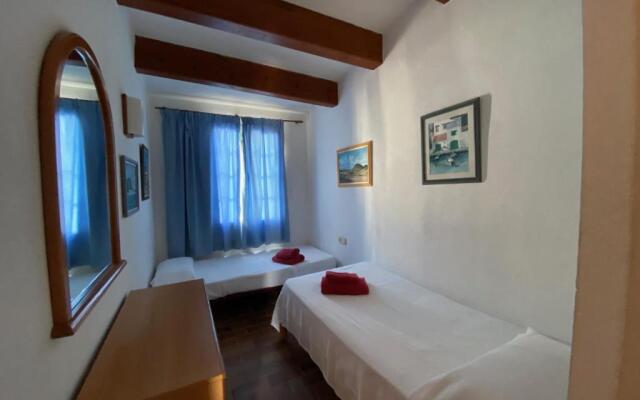 ES CASTELL 2.4 by Riera Rossello