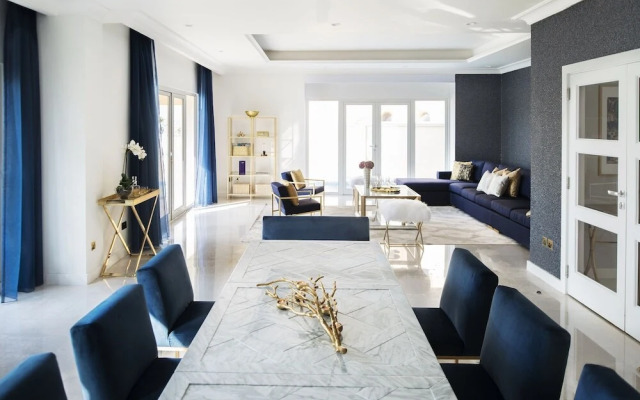 The Palm Jumeirah Villas - Frond E
