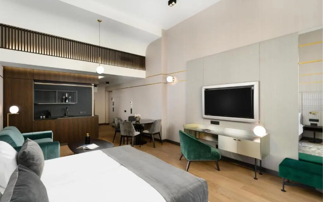 Emerald Downtown Suites