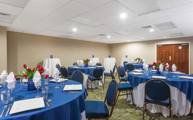 Hawthorn Extended Stay by Wyndham Naples