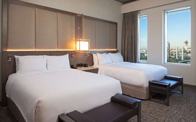 H Hotel Los Angeles, Curio Collection by Hilton