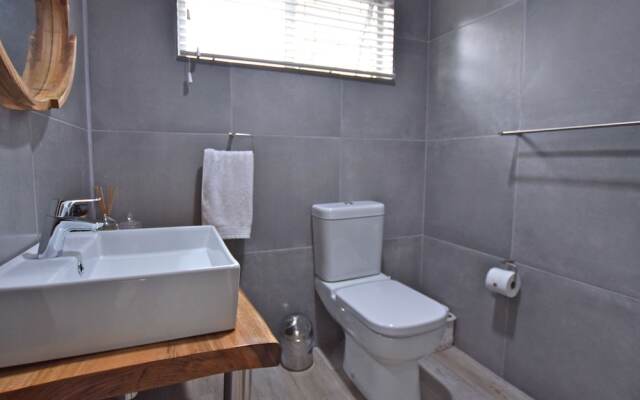 Dolphin House Apartments