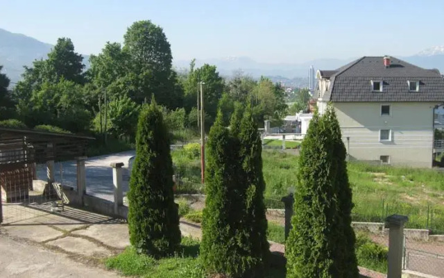 Guest House Ema