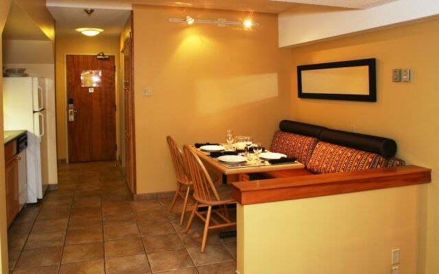 Mountain Side Hotel Whistler by Executive