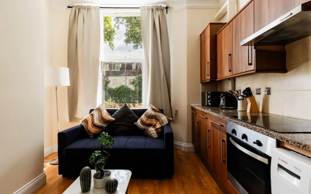 Warm Apartments in Queensway