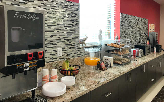 Econo Lodge Inn & Suites Houston Willowbrook