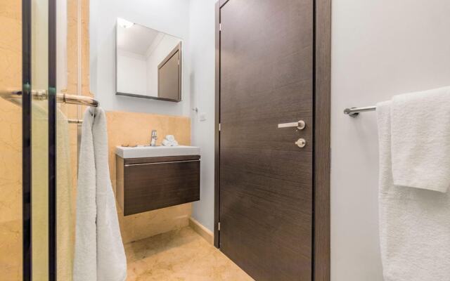 Beautiful 1BR Condo w Large Balcony in Palm Beach