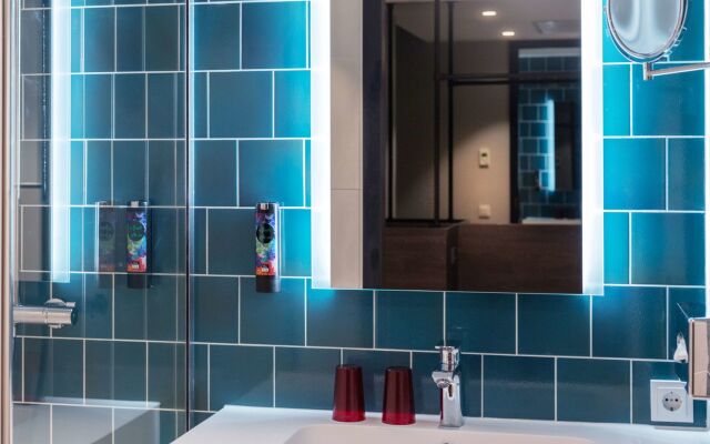 Holiday Inn - the niu, Fender Amsterdam by IHG
