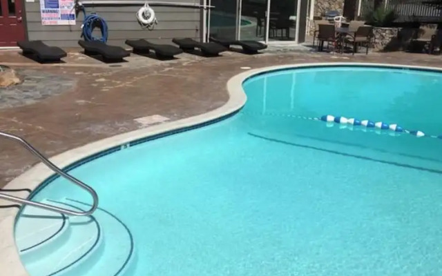 Chamonix - Year-round Fun w/ Shared Pool!